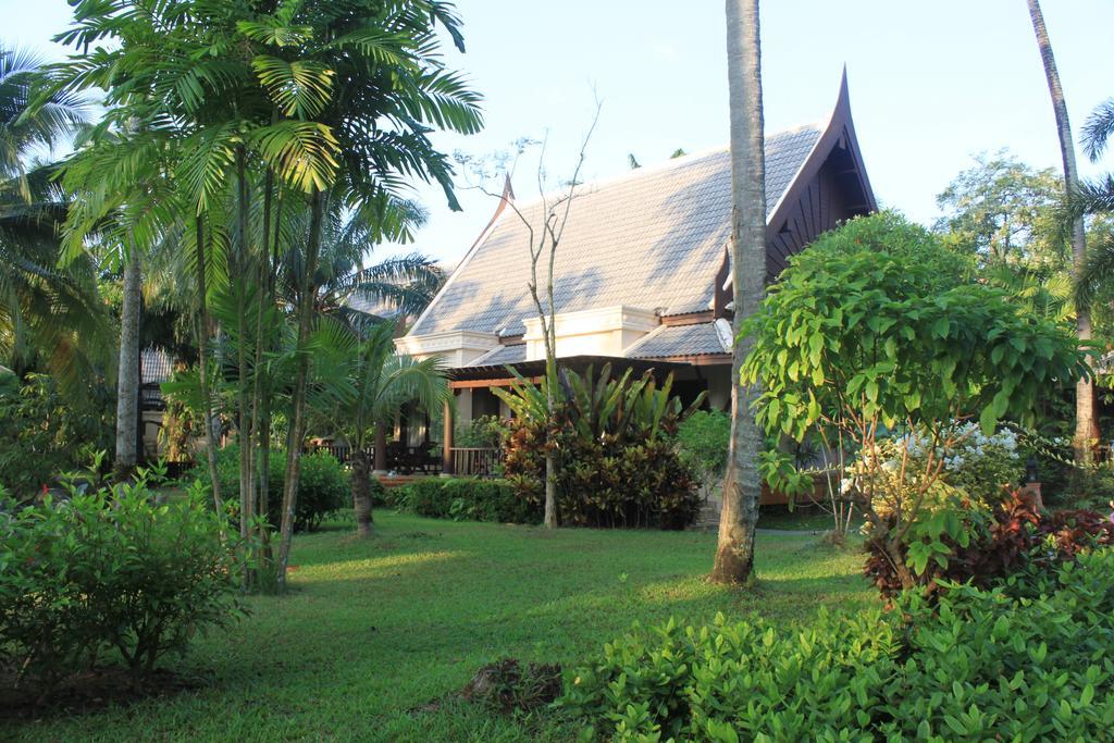 Mukdara Beach Villa&Spa Resort Khao Lak Bagian luar foto