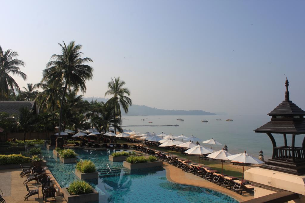 Mukdara Beach Villa&Spa Resort Khao Lak Bagian luar foto