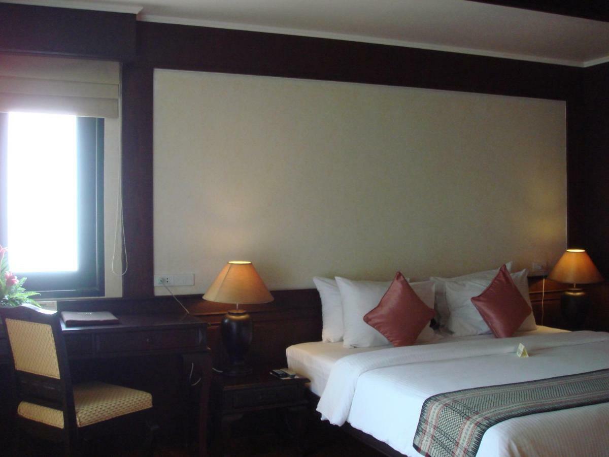 Mukdara Beach Villa&Spa Resort Khao Lak Bagian luar foto